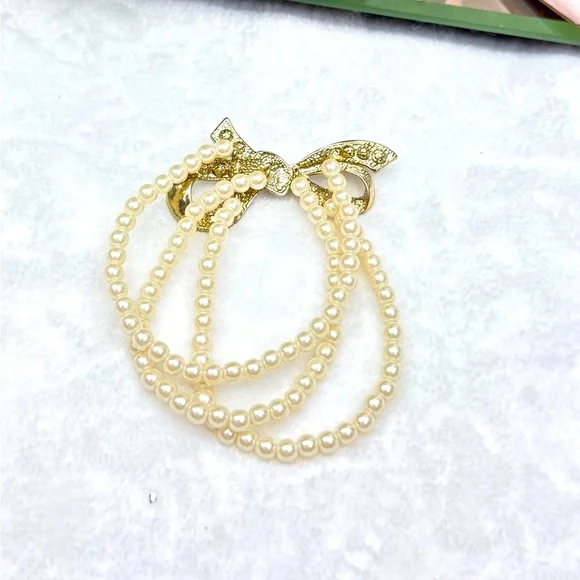 Vintage Style Pearl Bracelet with Rhinestone Bow - Picture 8 of 8